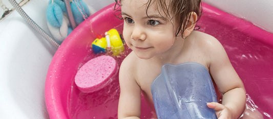 L'importance des jouets de bain pour le développement de bébé