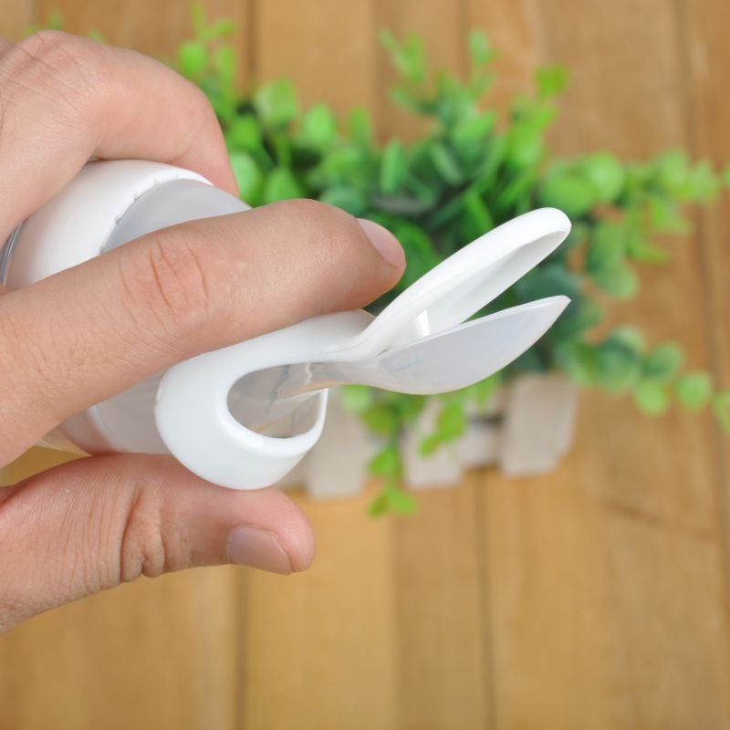 Biberon avec cuillère pour nouveau - né | EasyBottle™ - Bébé Simplicité